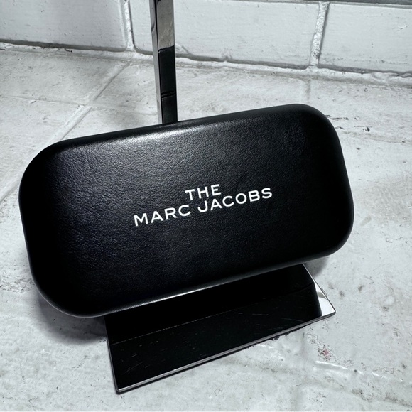 Marc Jacobs Accessories - The Marc Jacobs hard shell clamshell eye glasses case
